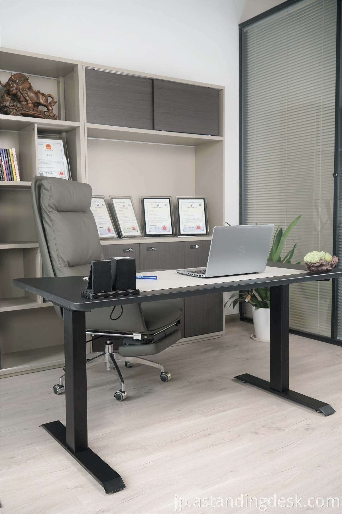 3脚の高品質と価格l形状オフィスはコーナーの高さ調整可能な机に立つために座る